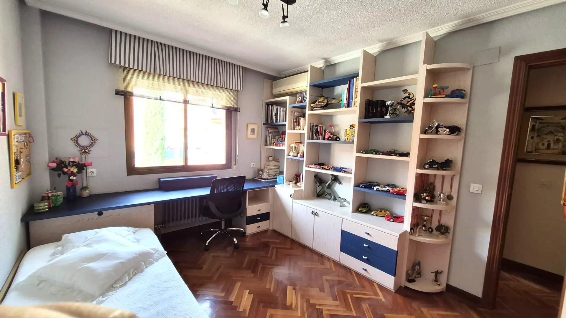 Dormitori de Casa o xalet en venda en Alcalá de Henares amb Aire condicionat, Calefacció i Parquet