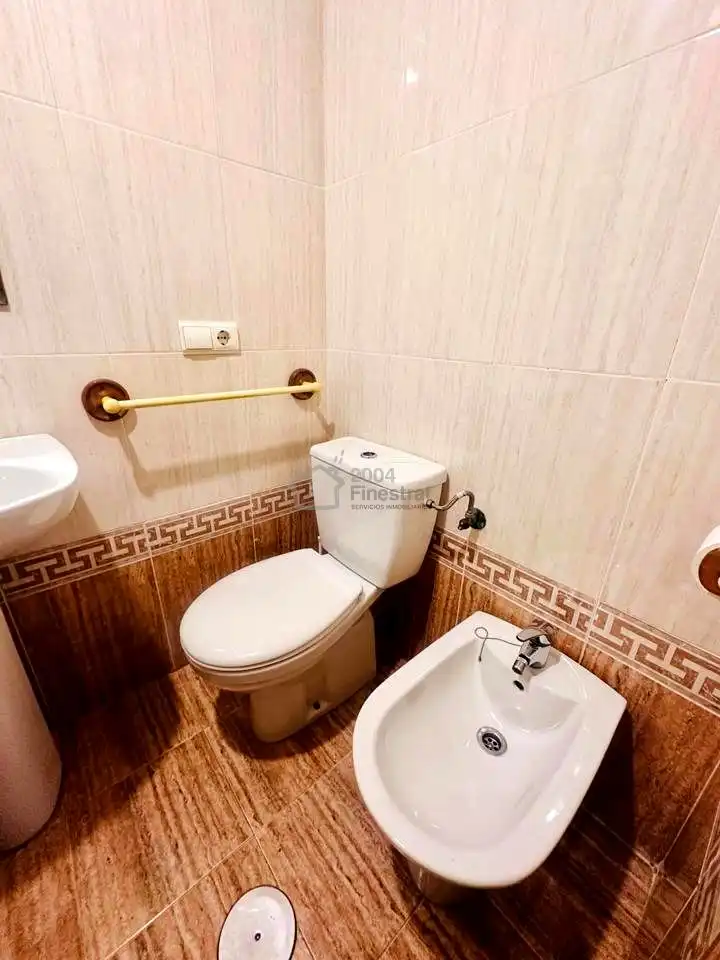 Baño de Apartamento en venta en Benidorm con Terraza y Alarma