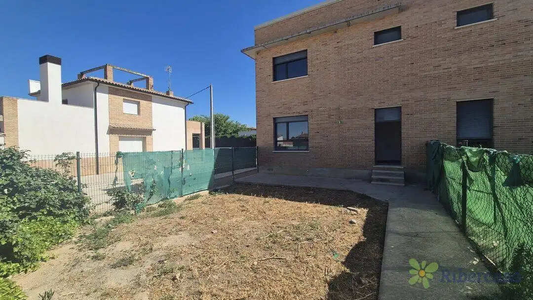 Houses for sale in Fustiñana  with Private garden and Balcony