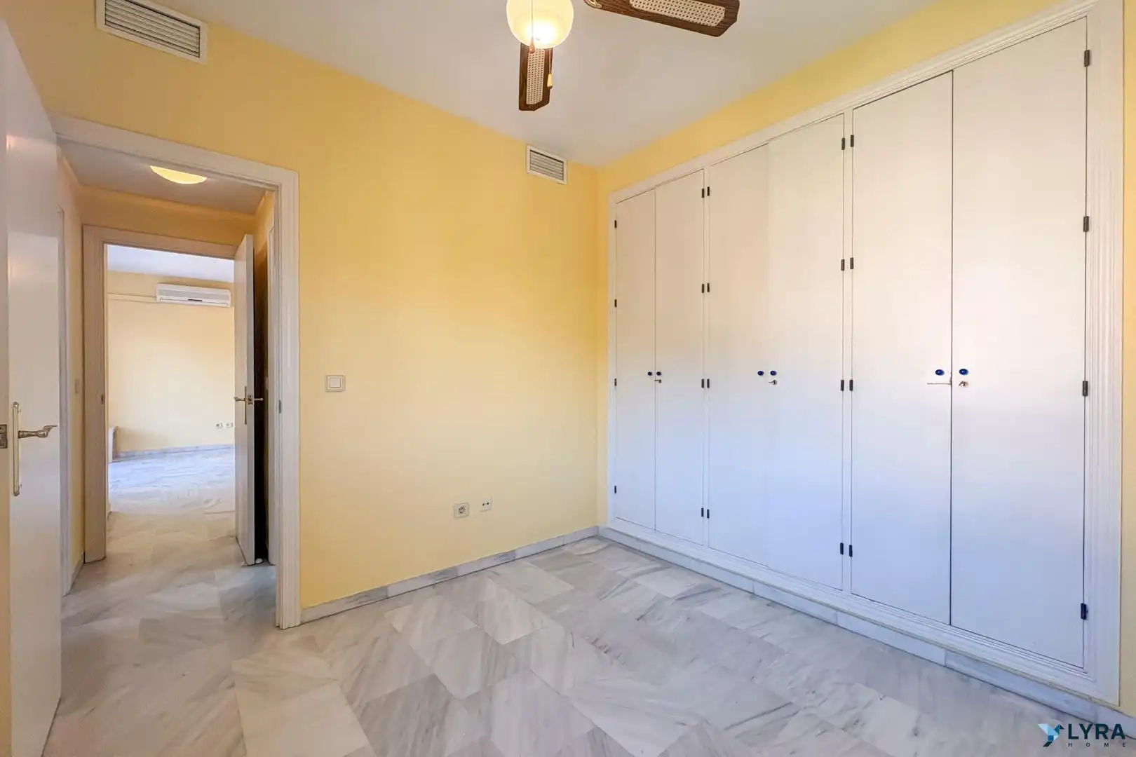Bedroom of Flat for rent in Tomares  with Balcony and Community pool