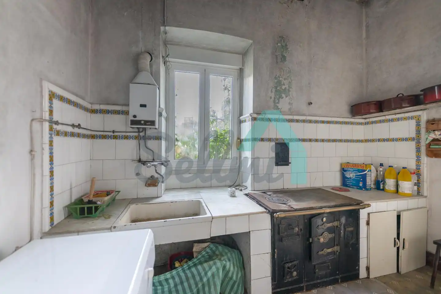 Cocina de Casa o chalet en venta en Salas con Calefacción, Jardín privado y Parquet