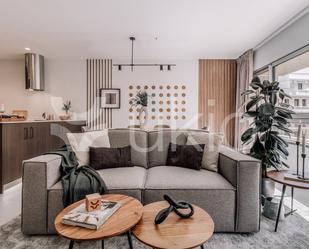 Sala d'estar de Apartament de lloguer en  Madrid Capital amb Aire condicionat, Calefacció i Moblat