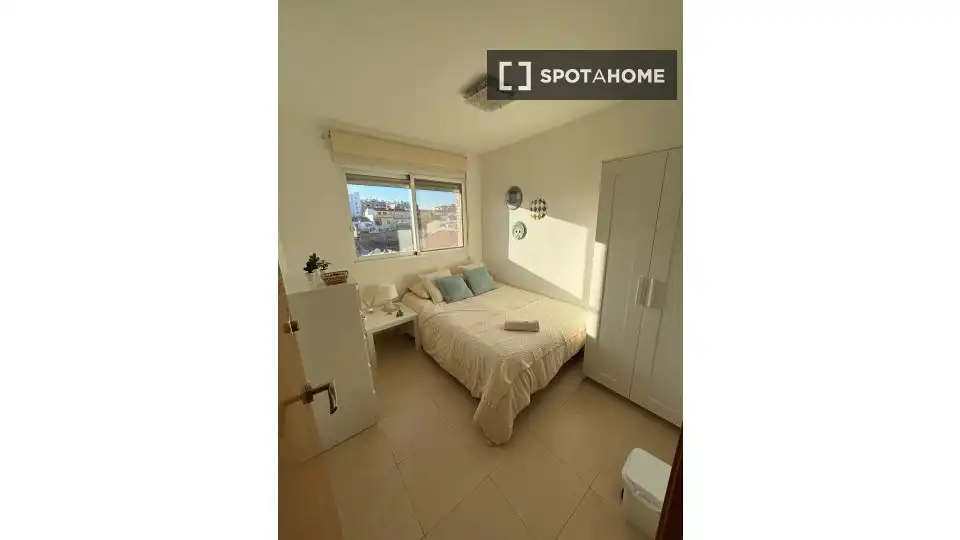 Bedroom of Flat for share in Benaguasil  with Air Conditioner, Heating and Furnished