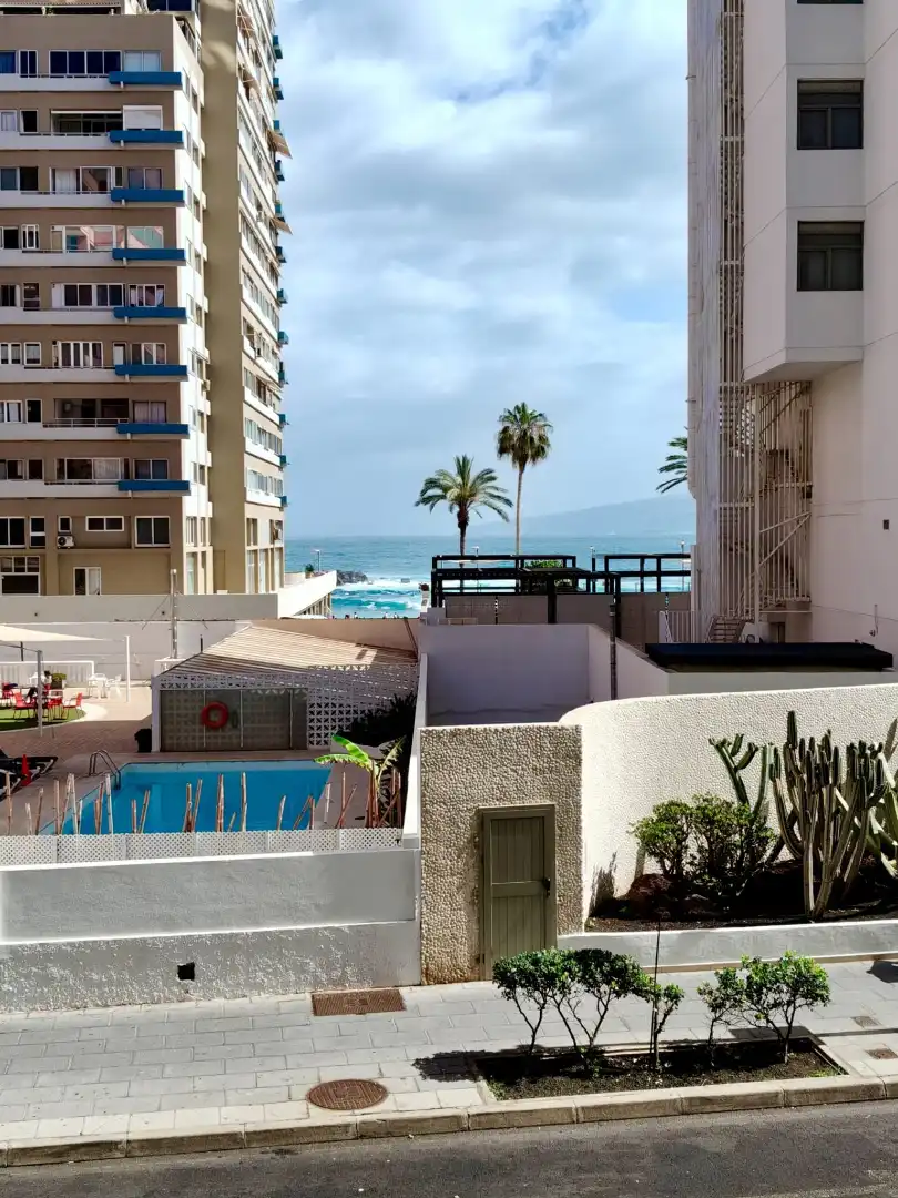 Vista exterior de Apartamento en venta en Puerto de la Cruz con Amueblado, Lavadora y Microondas