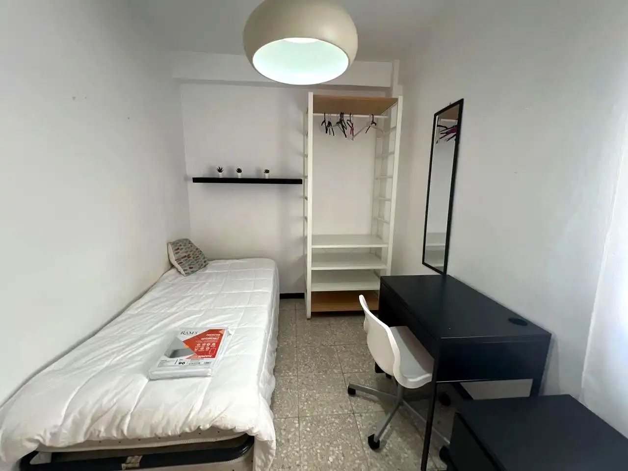Flat for rent in Segre, El Plantinar – Avda. La Paz - El Juncal
