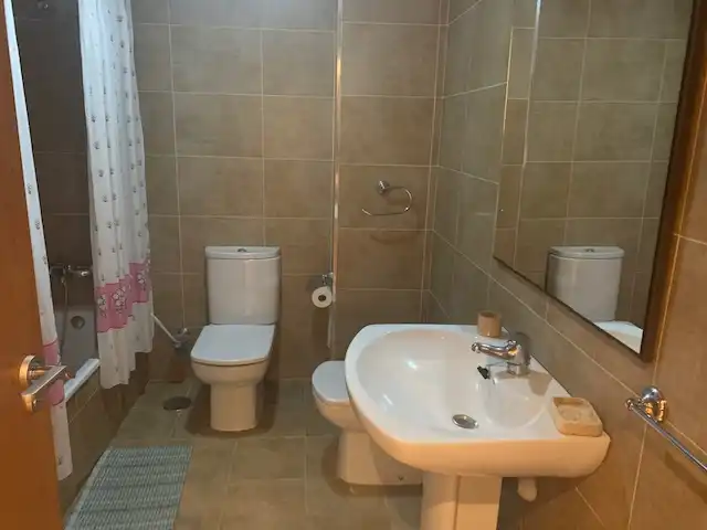 Baño de Piso de alquiler en Puertollano con Aire acondicionado, Calefacción y Amueblado