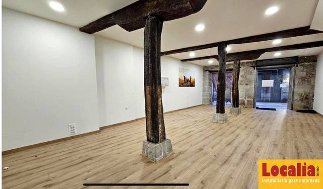 Local comercial en Alquiler en Arrabal en Centro - Ayuntamiento