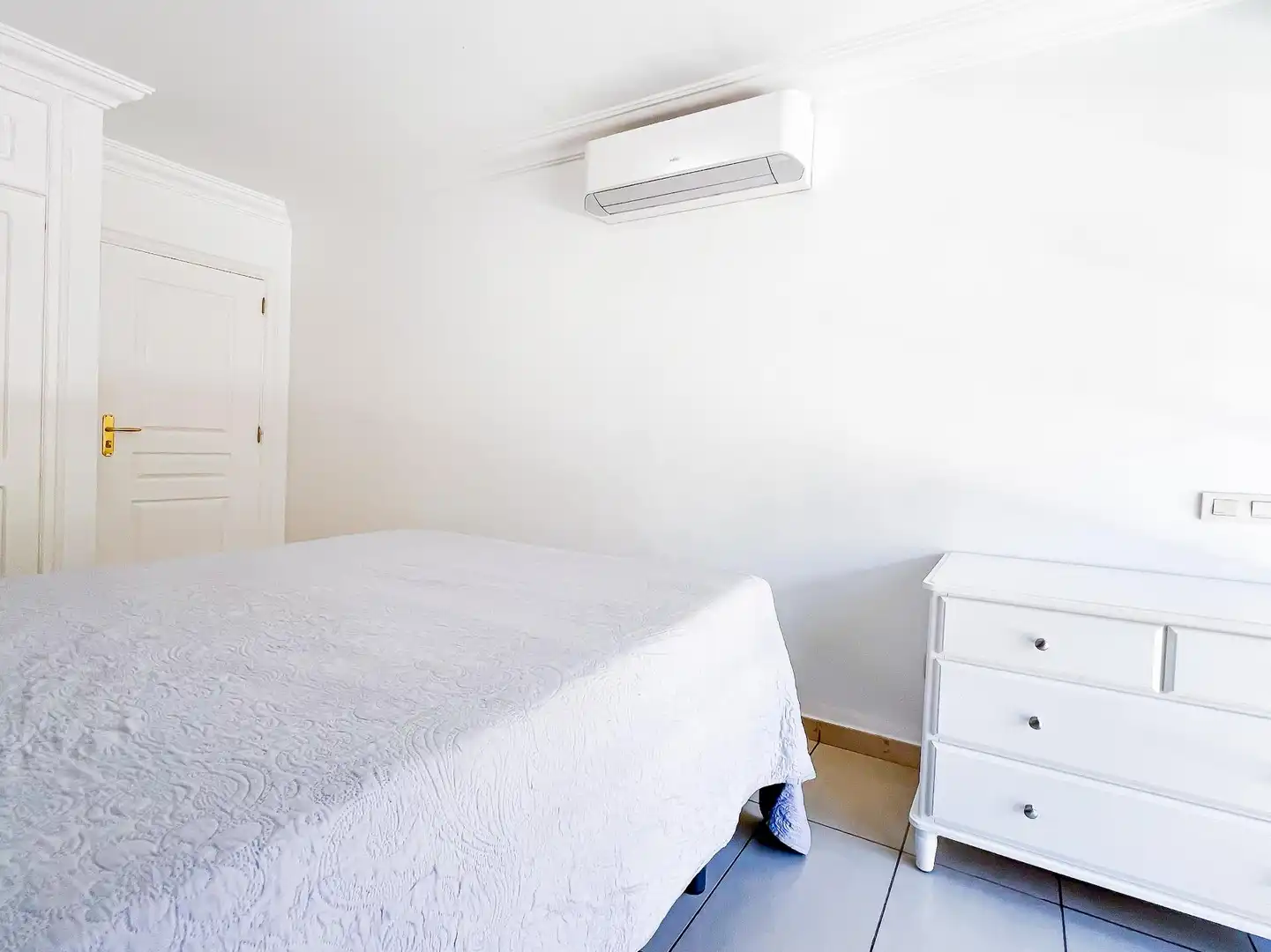 Schlafzimmer von Wohnungen zum Verkauf in Adeje mit Klimaanlage, Terrasse und Möbliert