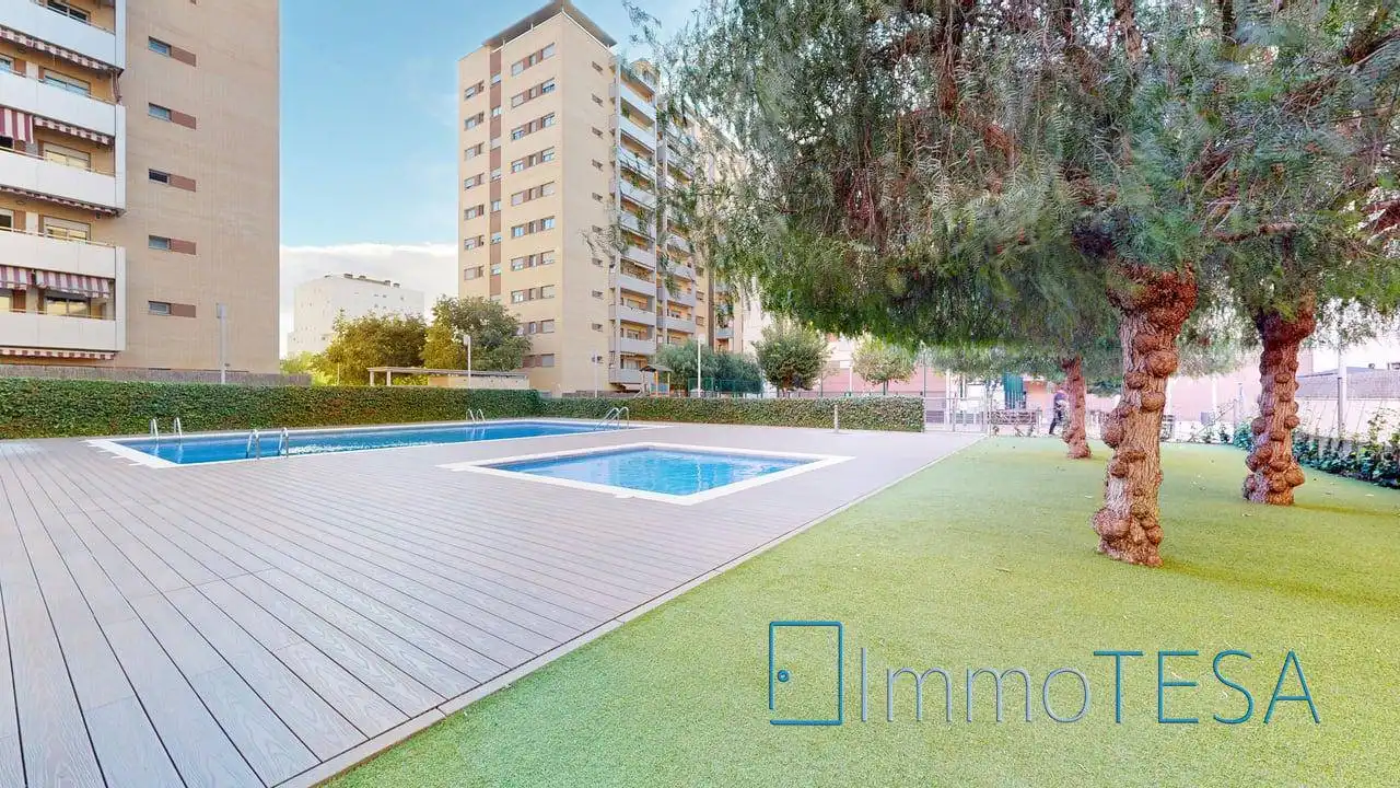Swimming pool of Flat for sale in Barberà del Vallès  with Air Conditioner, Heating and Parquet flooring