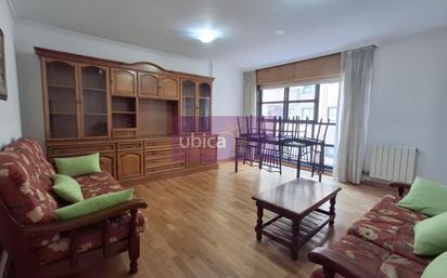 Sala d'estar de Pis en venda en Ponteareas amb Calefacció, Terrassa i Traster
