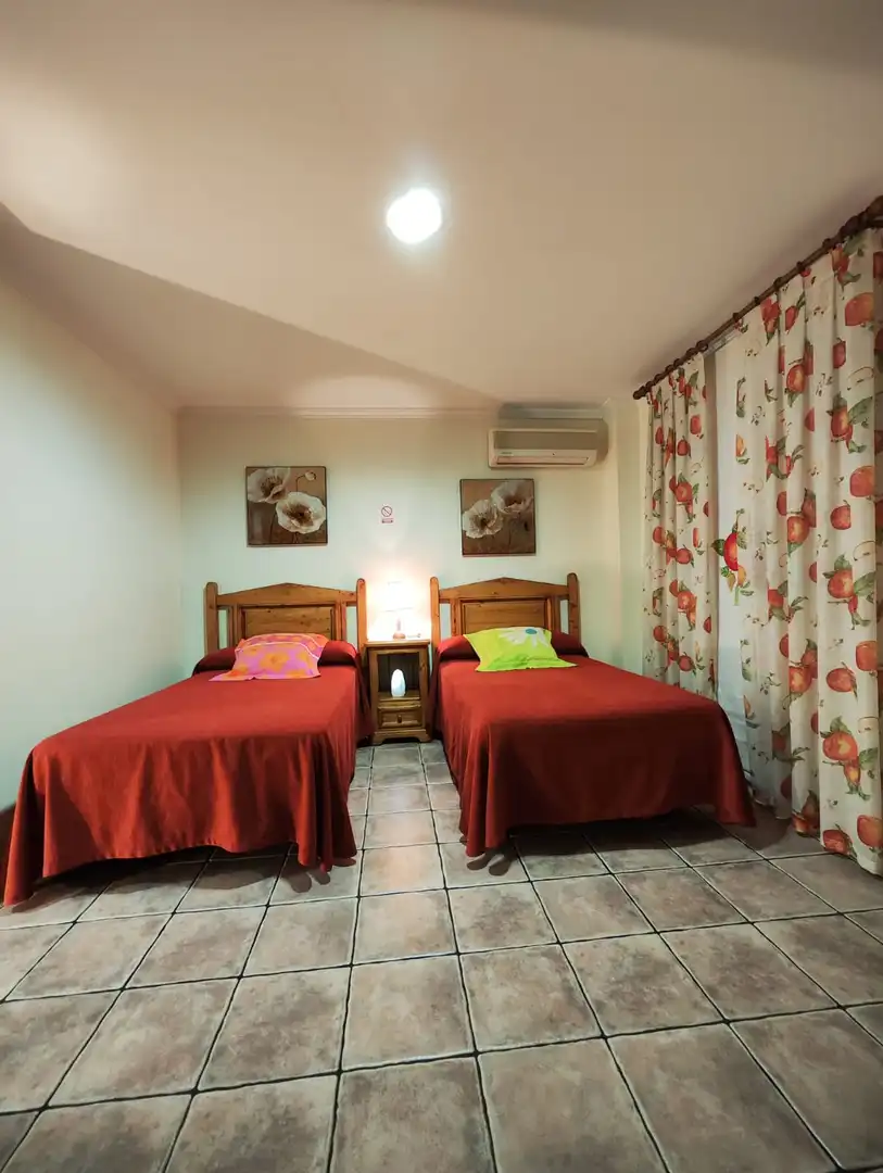 Habitación de Edificio en venta en Castillo de Locubín con Alarma