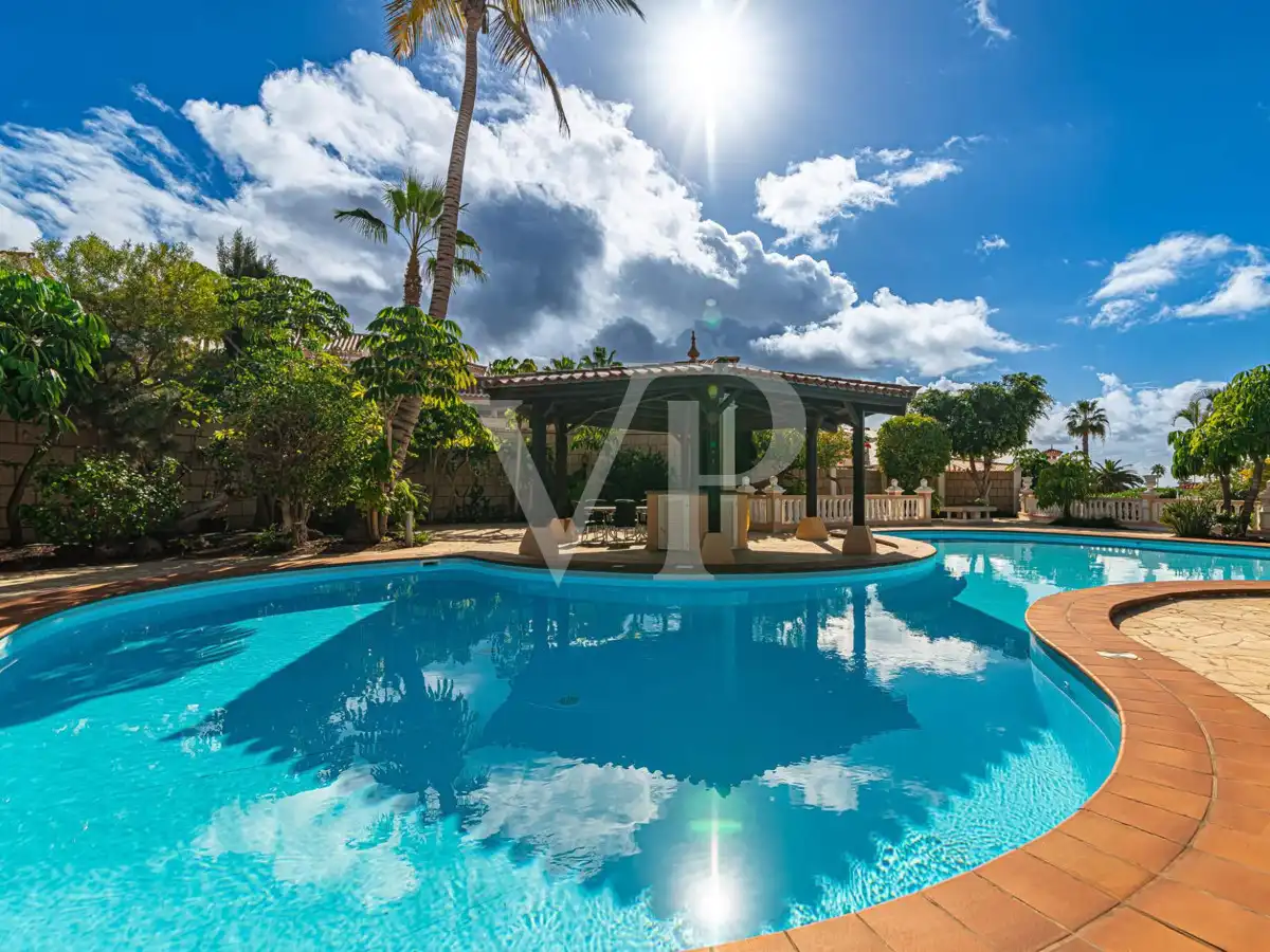 Houses for sale in Playa del Duque