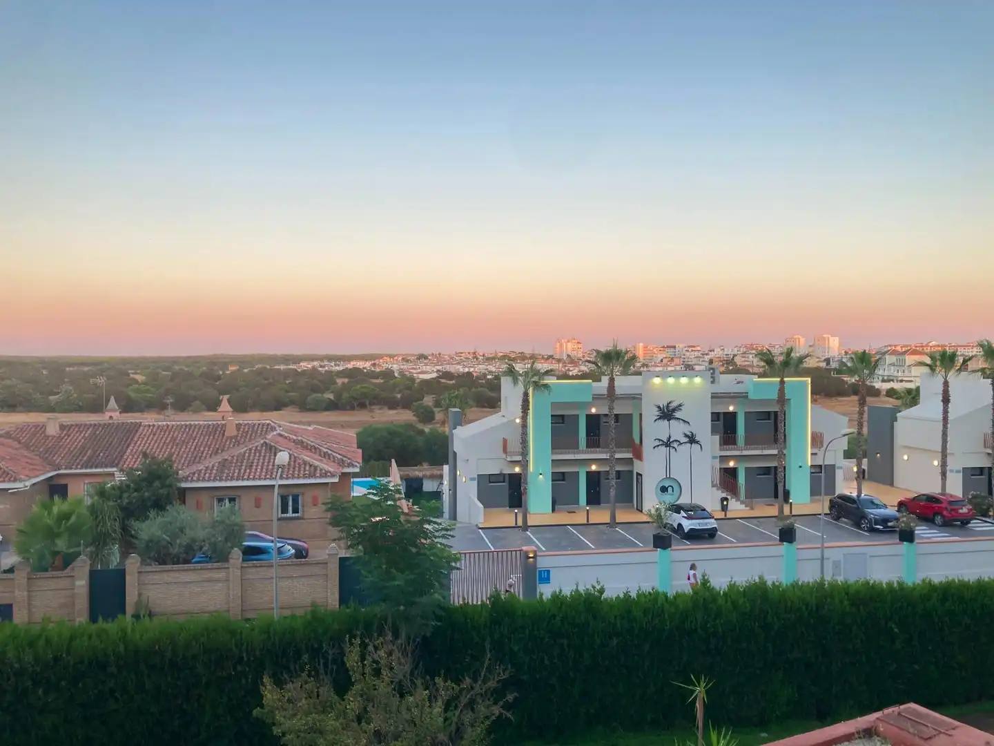 Vista exterior de Estudi en venda en Almonte amb Jardí privat i Piscina comunitària
