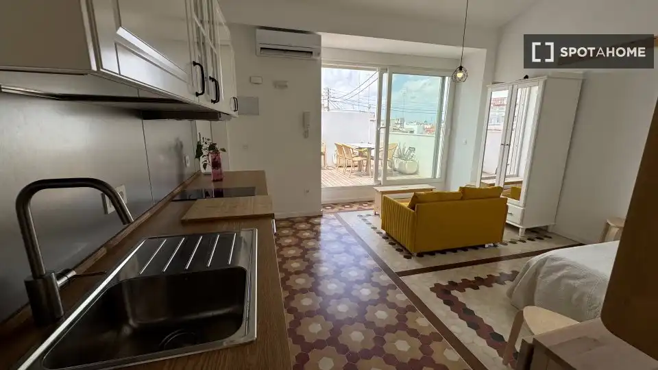Küche von Wohnung zur untervermieten in Valencia mit Klimaanlage, Terrasse und Möbliert