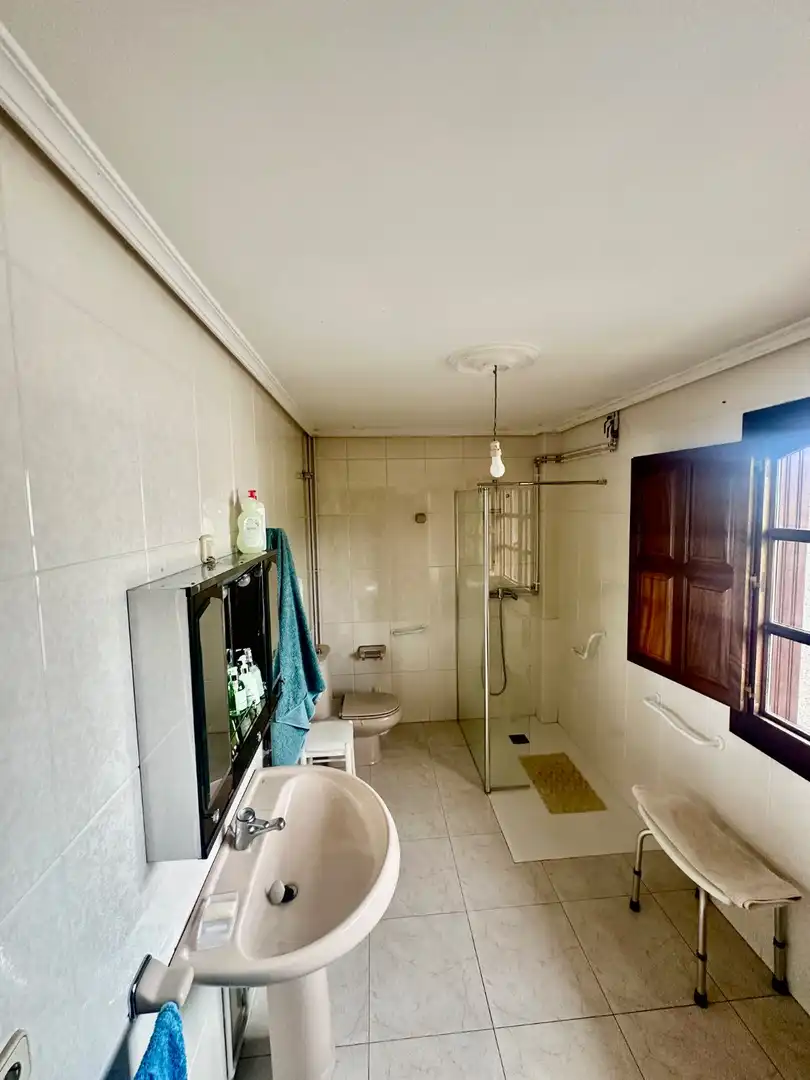 Bany de Casa o xalet en venda en Narón amb Calefacció, Terrassa i Traster