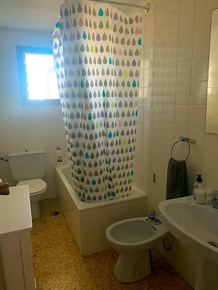 Bany de Apartament de lloguer en Benicasim / Benicàssim amb Aire condicionat, Terrassa i Moblat
