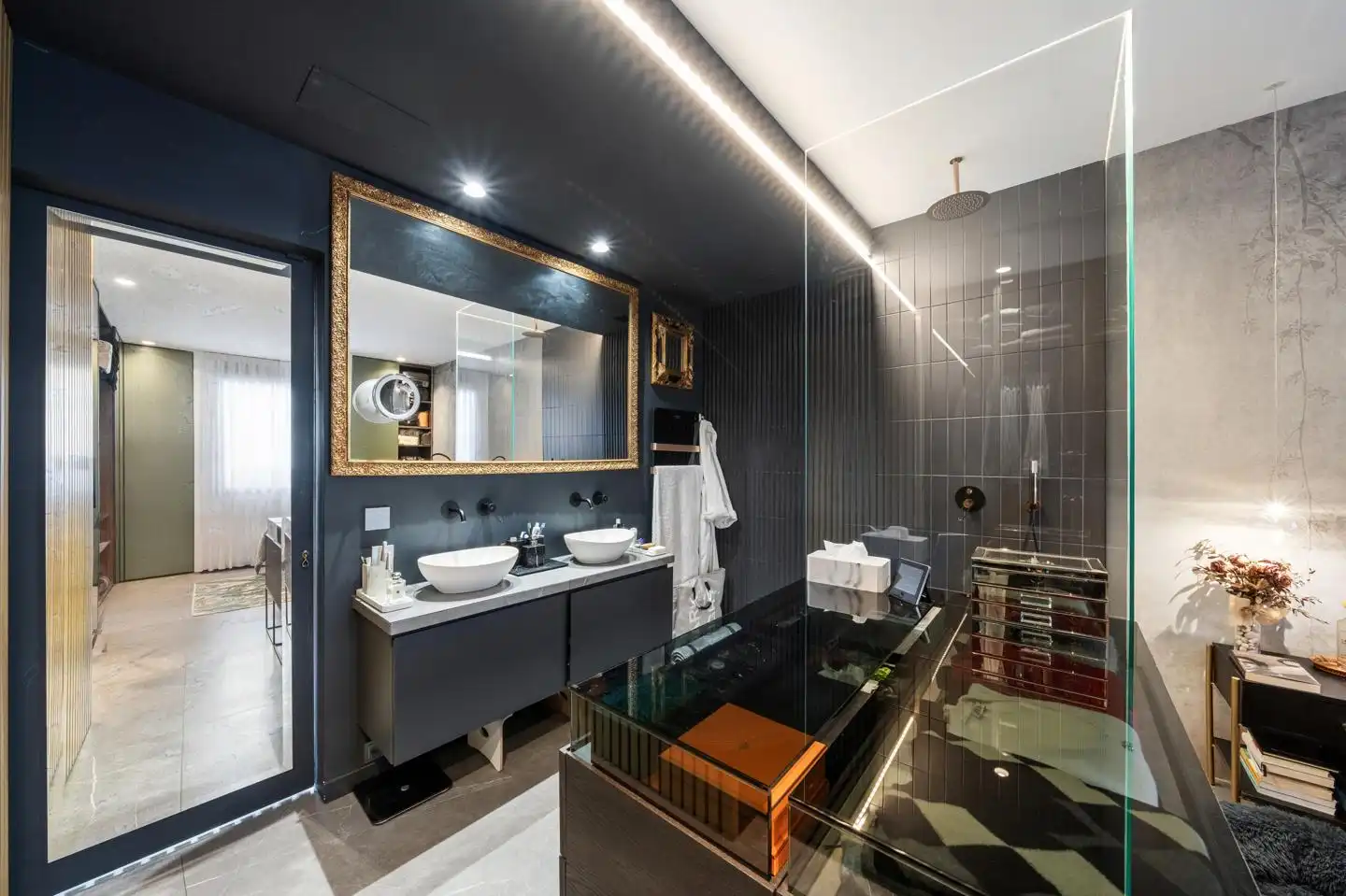 Badezimmer von Erdgeschoss zum Verkauf in Madrid mit Klimaanlage, Privatgarten und Terrasse