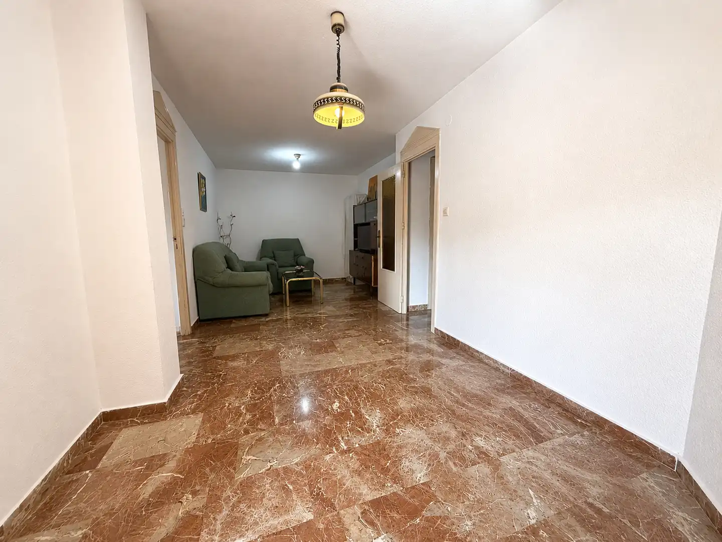 Sala d'estar de Pis en venda en Granada amb Calefacció, Moblat i Forn
