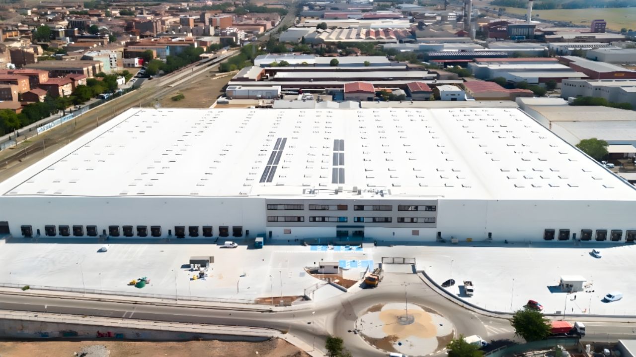 Vista exterior de Nau industrial de lloguer en Azuqueca de Henares