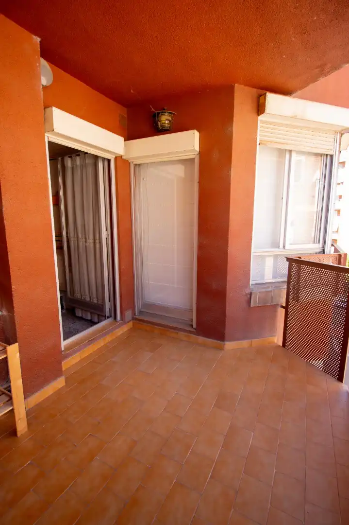 Piso con terraza en venta en Carrer Alfons II, imagen 3