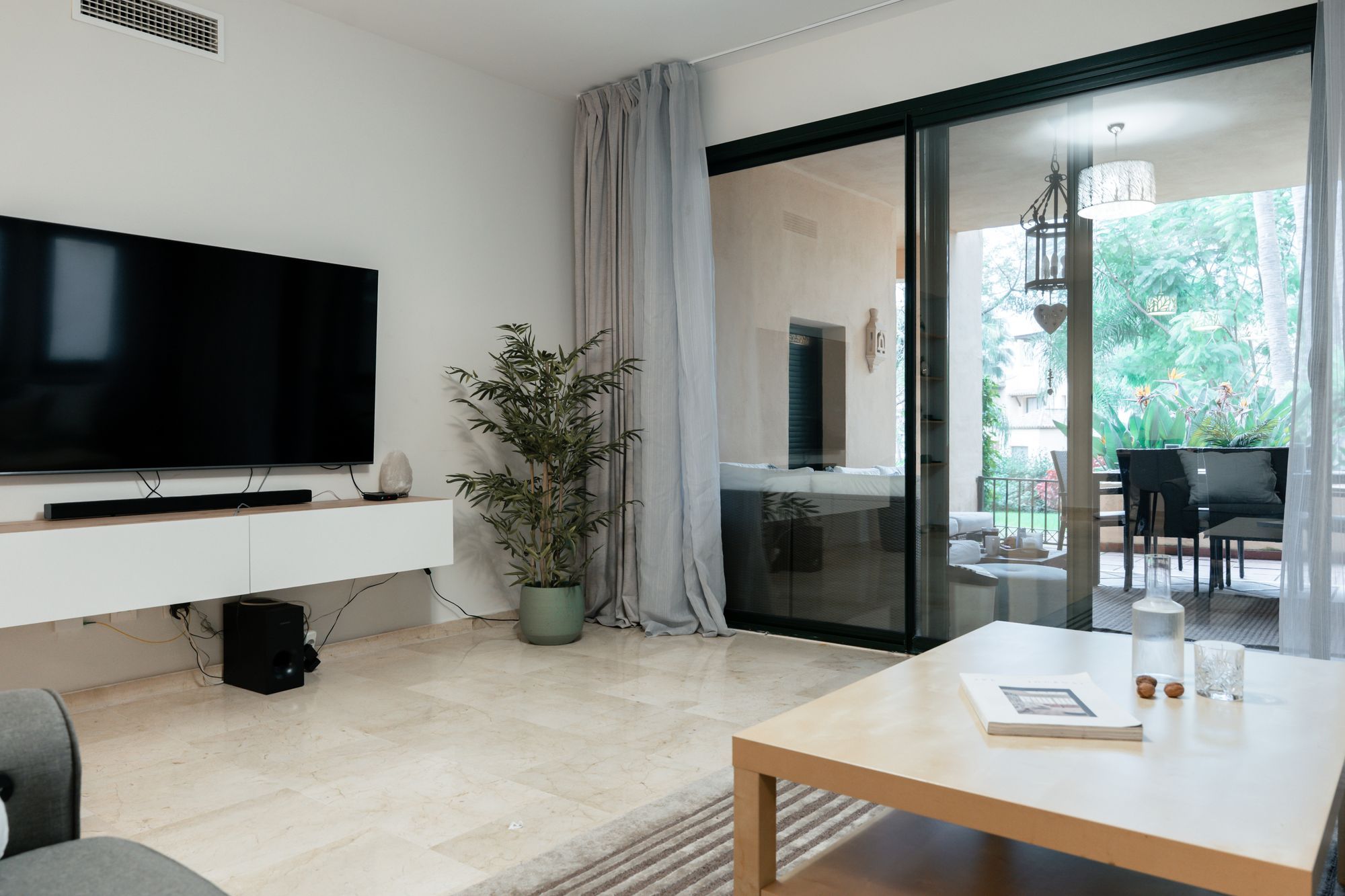 Sala de estar de Apartamento en venta en Estepona con Terraza