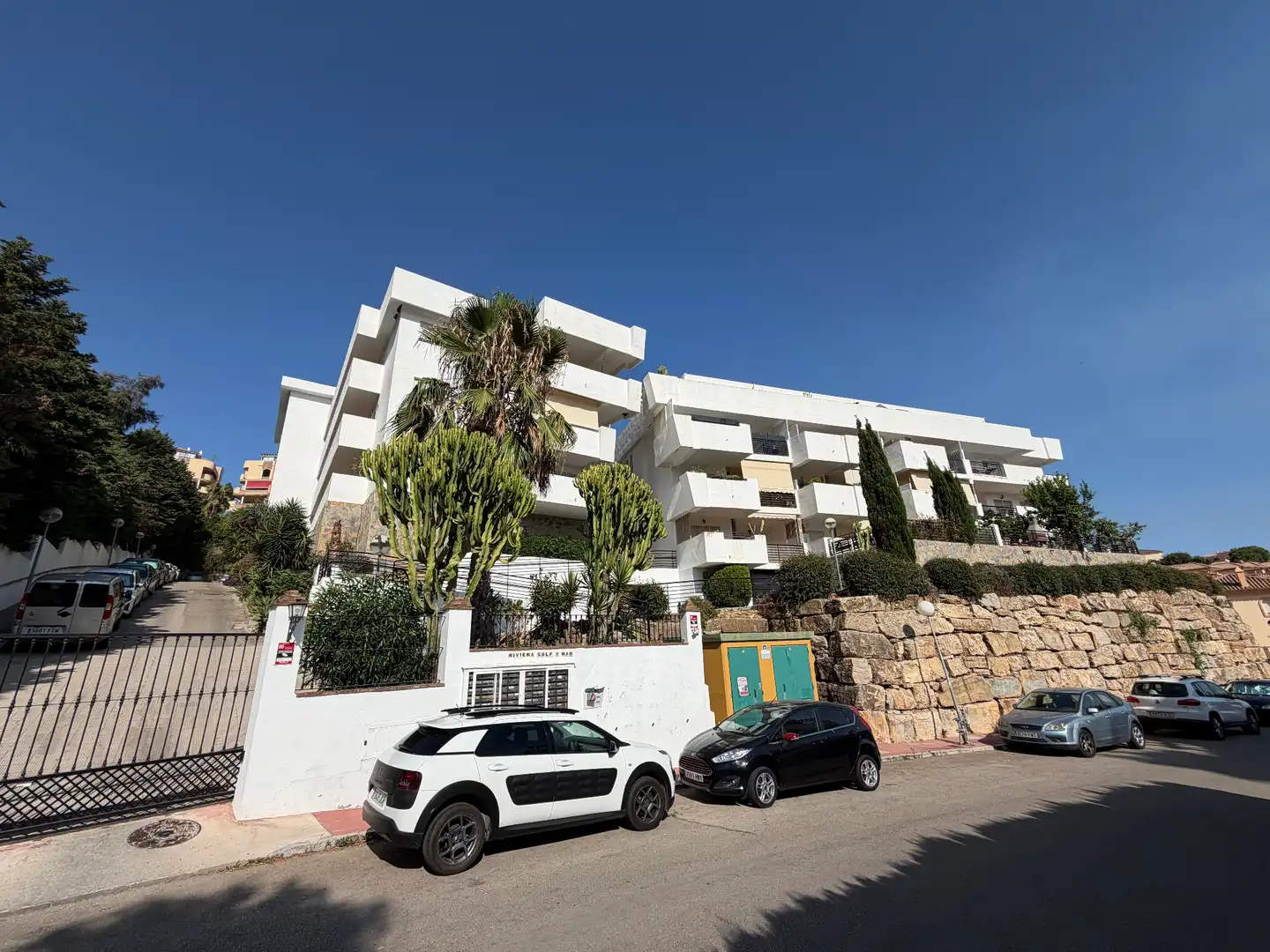 Vista exterior de Pis en venda en Mijas amb Piscina comunitària