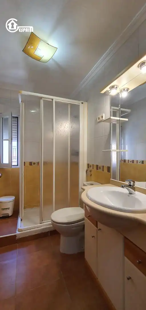 Baño de Piso en venta en Madrid con Aire acondicionado, Calefacción y Amueblado
