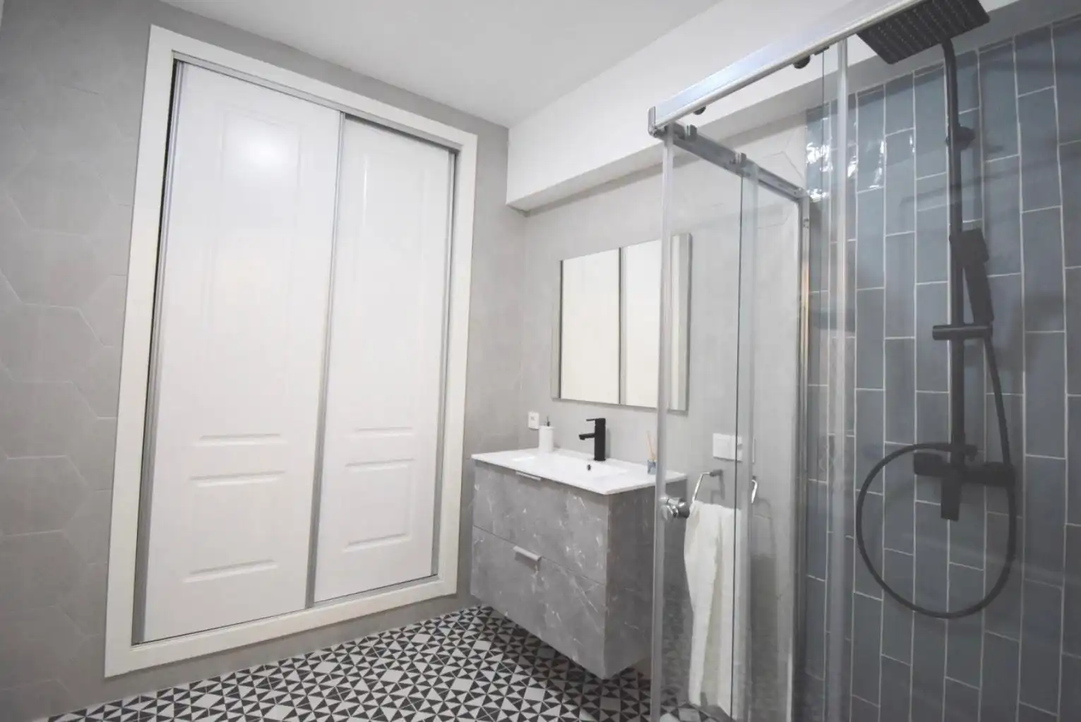 Ground floor for rent in Mercado