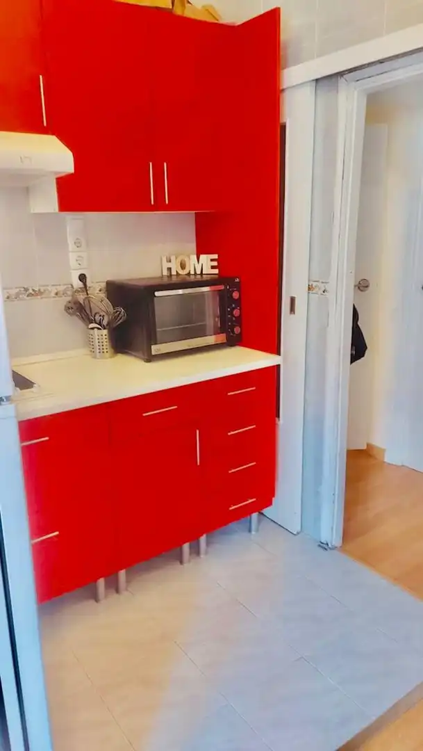 Kitchen of Flat for share in Madrid  with Washing machine