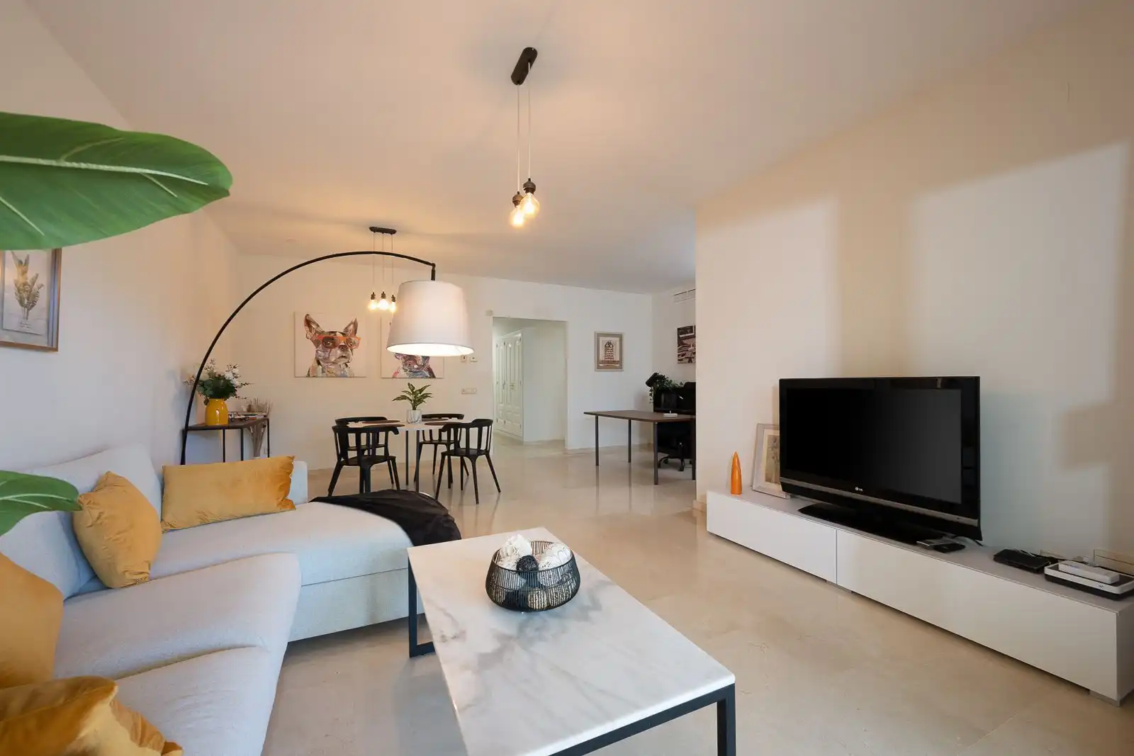 Sala d'estar de Pis en venda en Marbella amb Aire condicionat, Terrassa i Traster