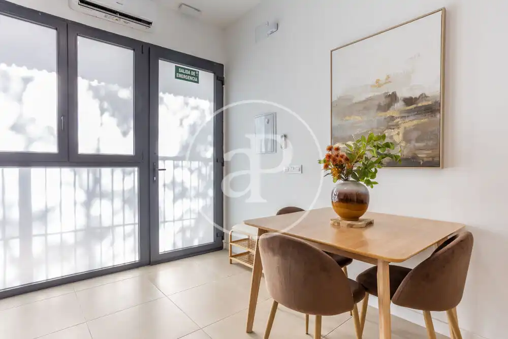 Menjador de Loft de lloguer en Valencia amb Aire condicionat i Moblat