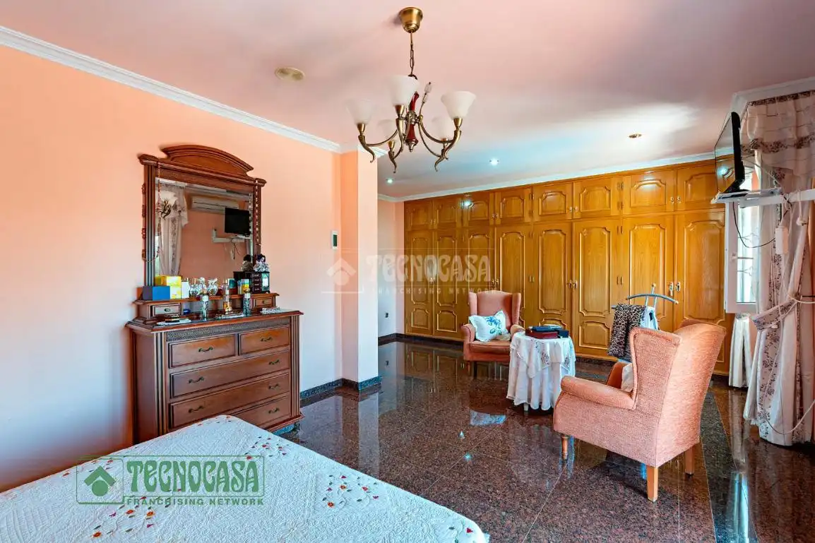 Dormitori de Casa o xalet en venda en Roquetas de Mar amb Calefacció, Parquet i Terrassa