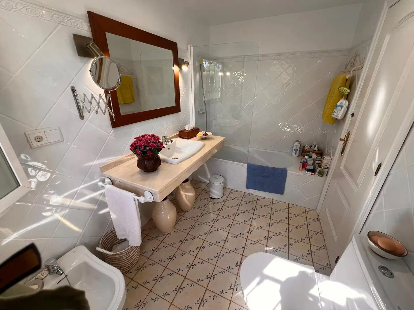 Bany de Casa o xalet en venda en Badajoz amb Aire condicionat, Calefacció i Jardí privat