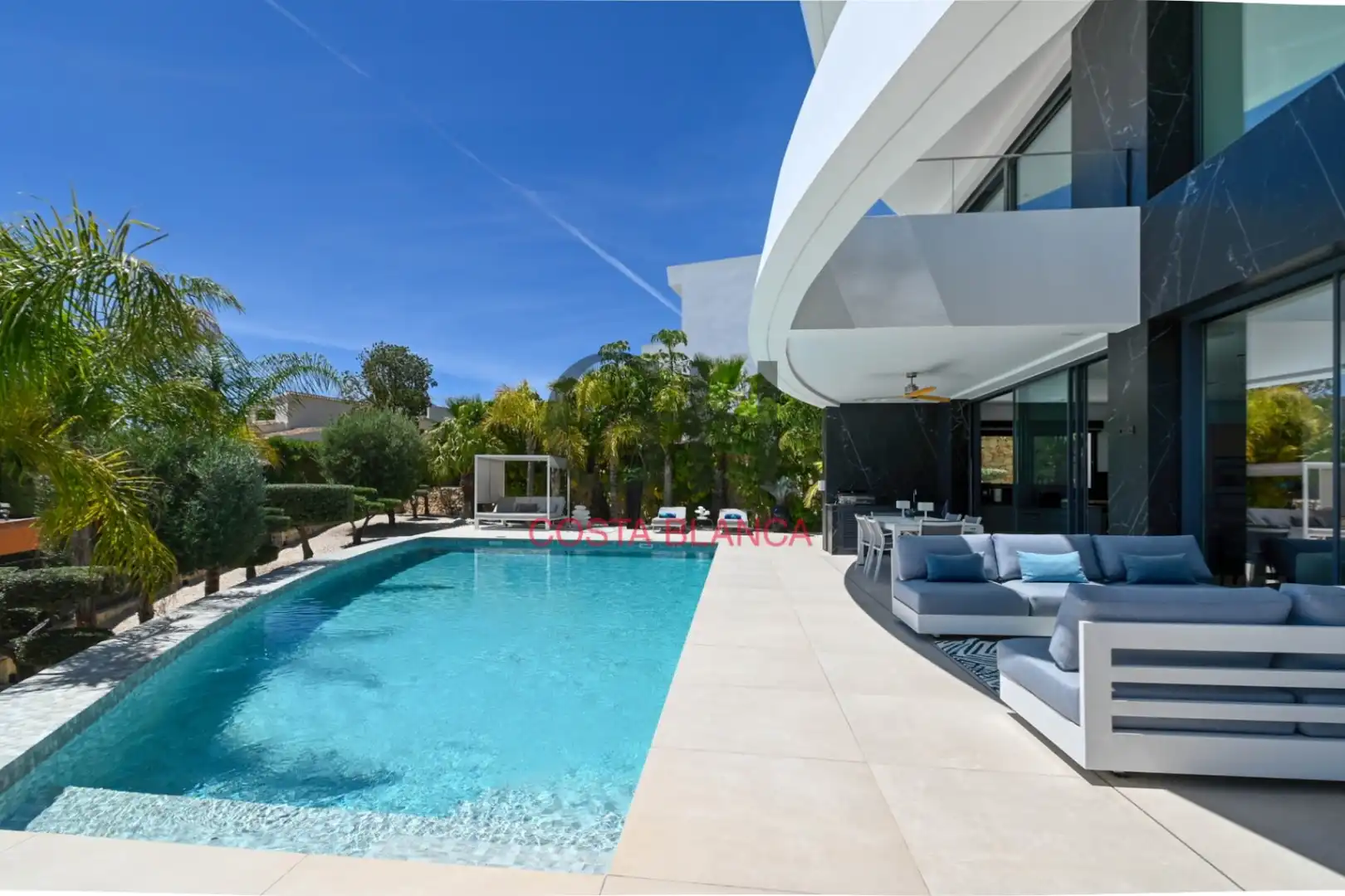 Schwimmbecken von Haus oder Chalet zum Verkauf in Moraira mit Klimaanlage, Heizung und Privatgarten