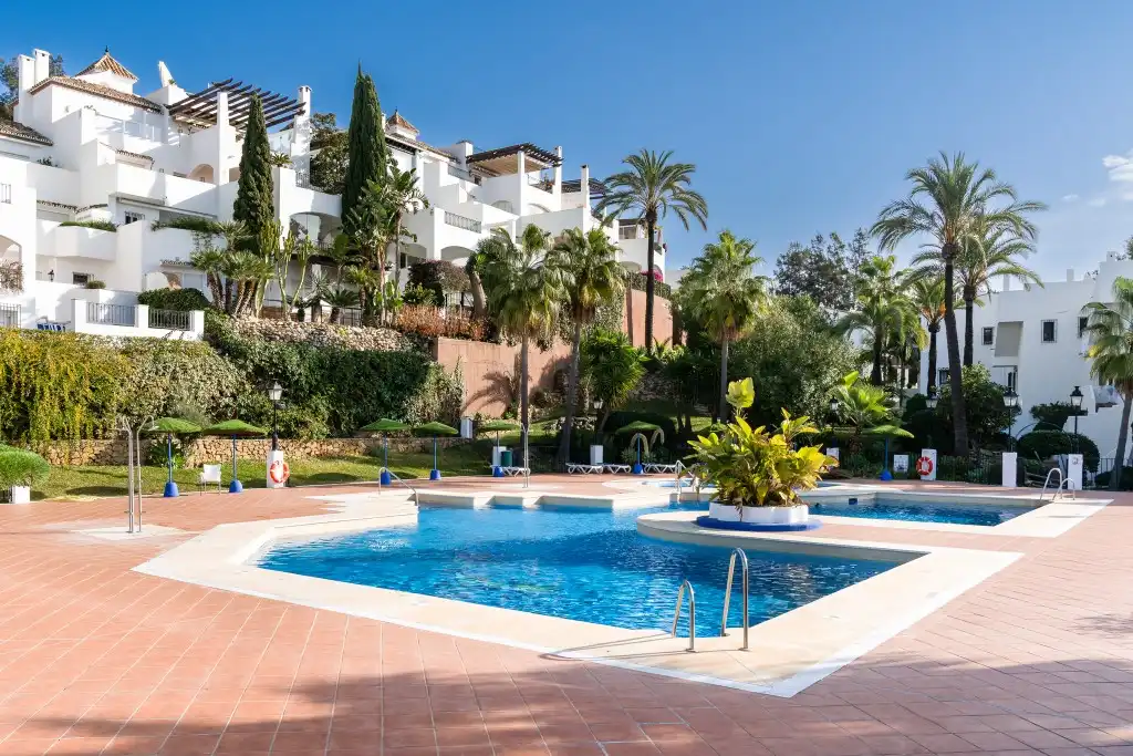 Vivienda con piscina en venta en Milla de Oro