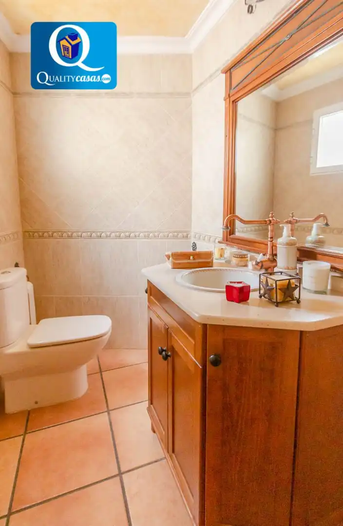 Baño de Casa adosada en venta en Crevillent con Aire acondicionado, Terraza y Trastero