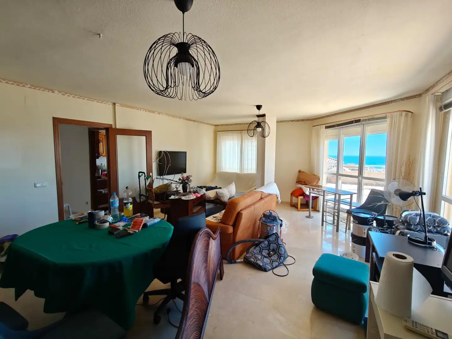 Sala de estar de Ático de alquiler en Benalmádena con Aire acondicionado, Jardín privado y Amueblado
