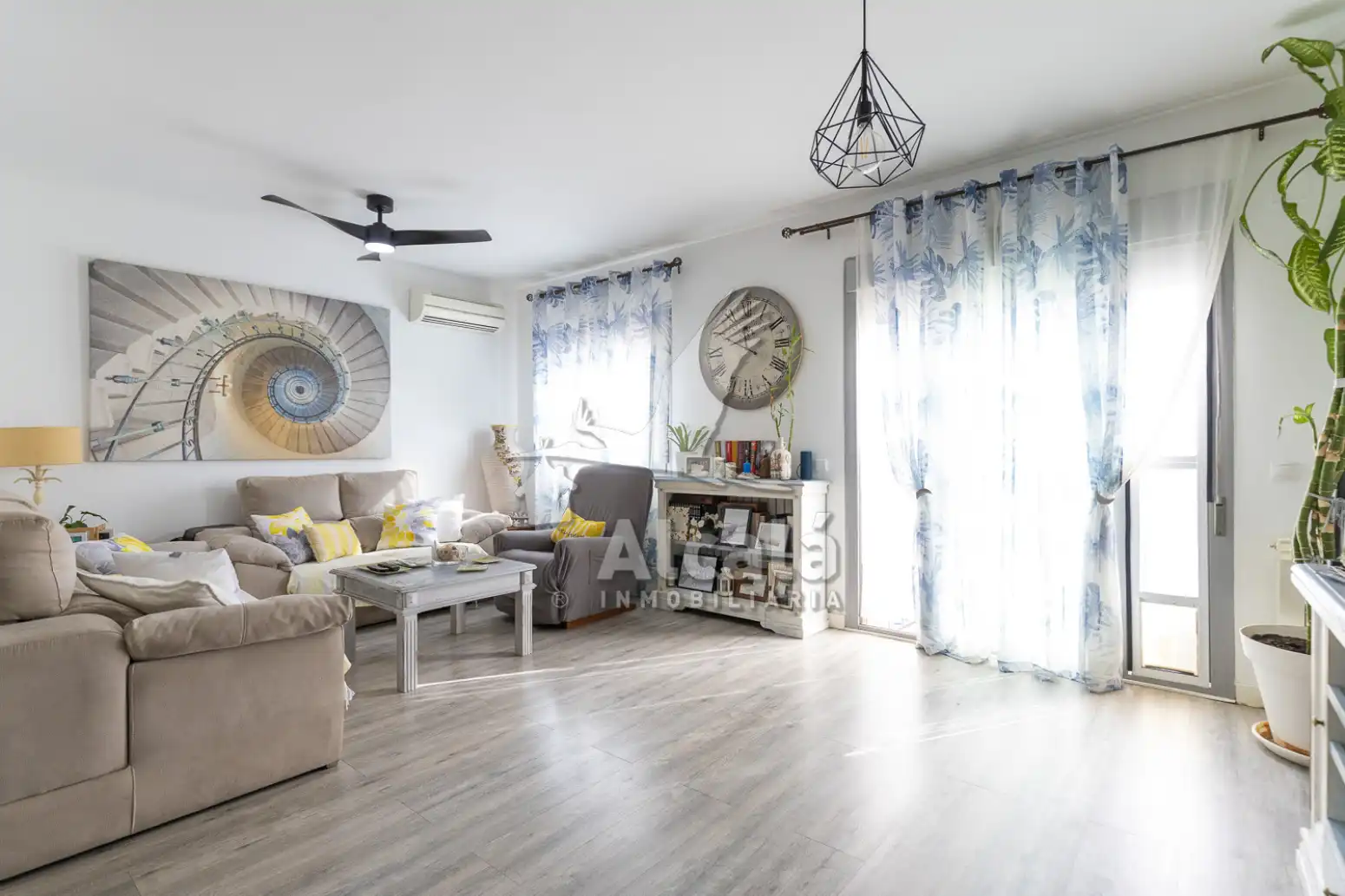 Sala d'estar de Casa adosada en venda en Villalbilla amb Aire condicionat, Calefacció i Terrassa