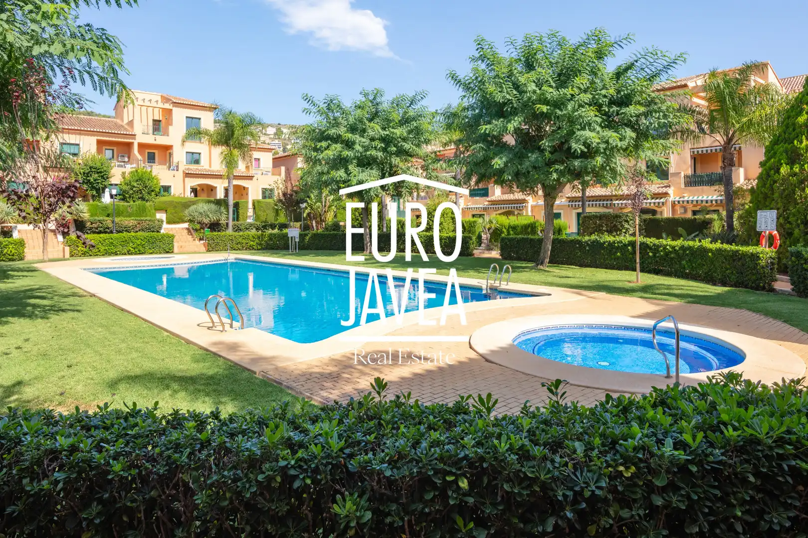 Duplex with pool for sale in Puerto