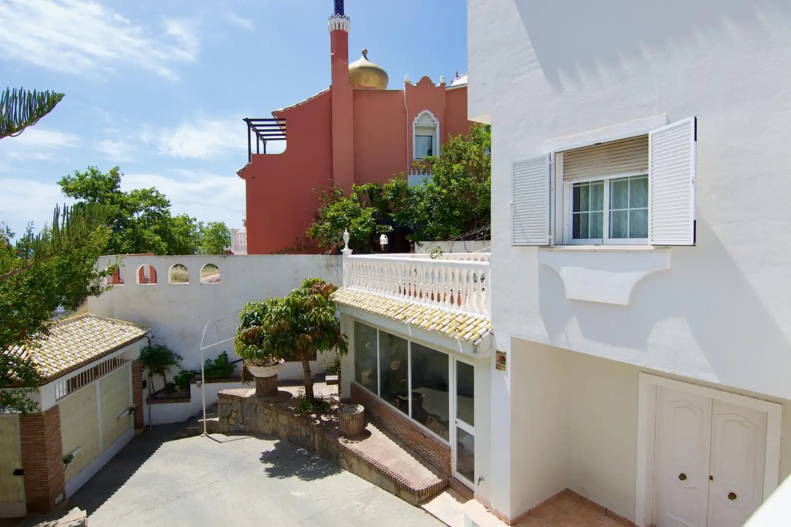 Vista exterior de Casa o xalet en venda en Benalmádena amb Calefacció, Jardí privat i Terrassa