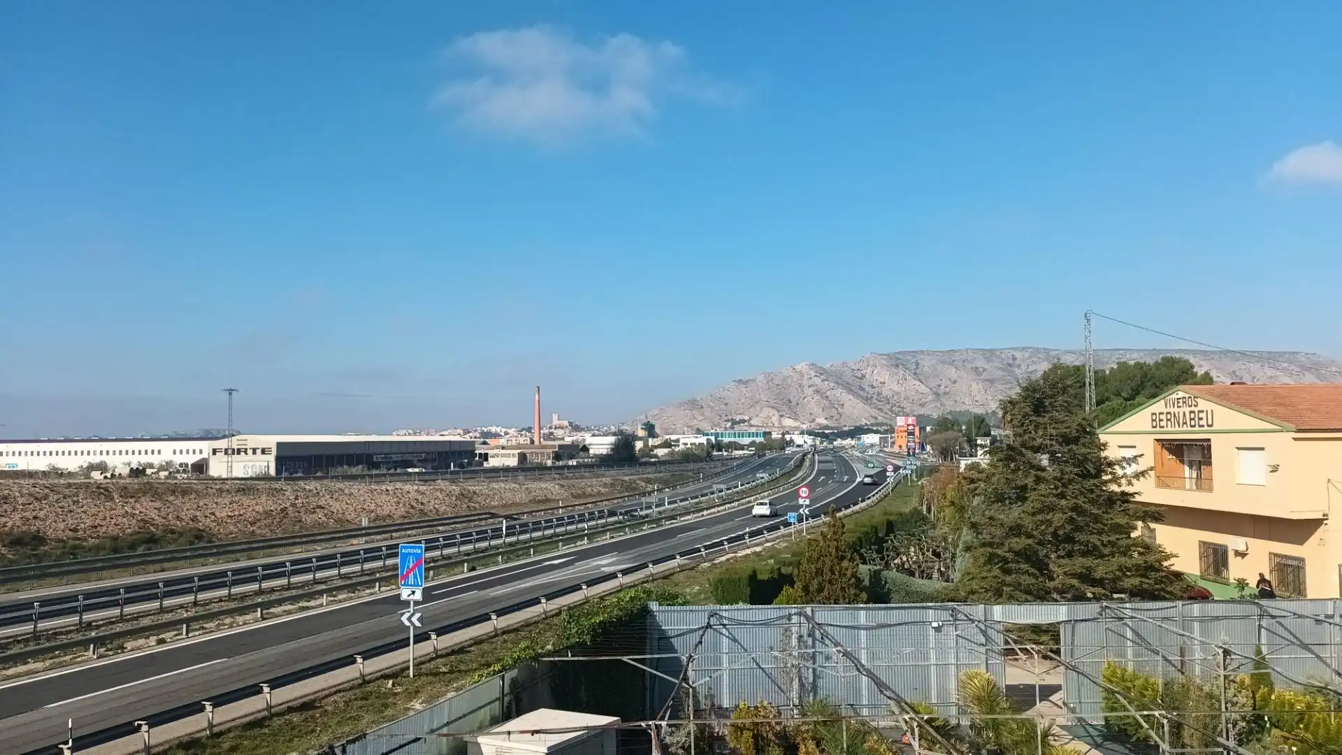 Vista exterior de Nave industrial en venta en Villena
