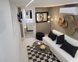 Living room of Flat for sale in  Madrid Capital  with Air Conditioner, Heating and Storage room