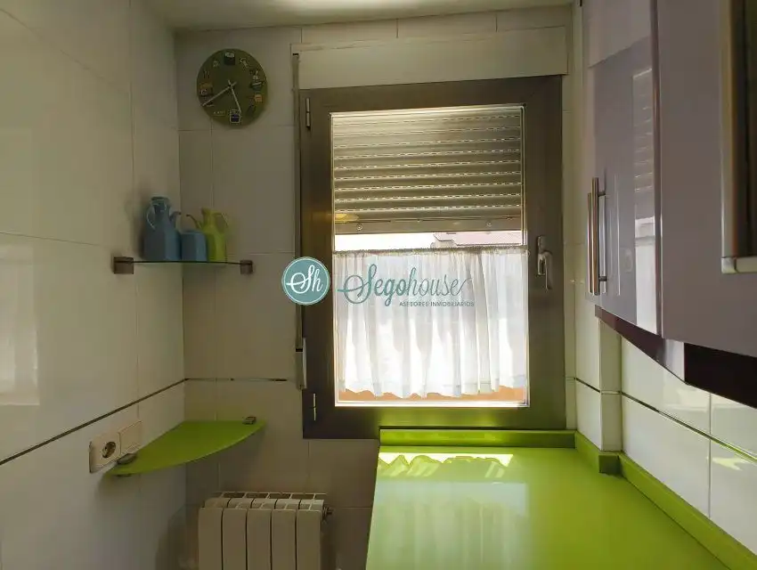 Cocina de Piso en venta en Torrecaballeros con Calefacción y Internet