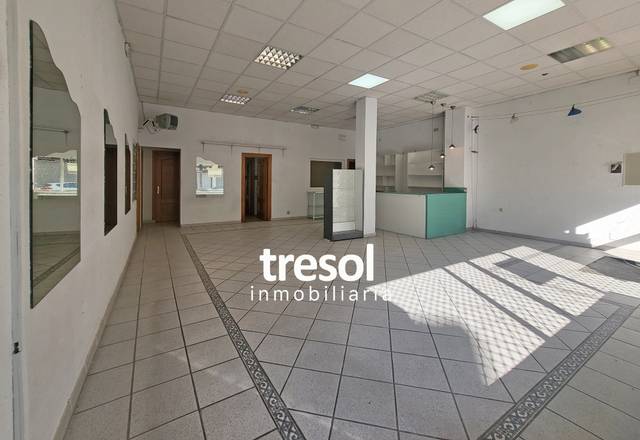 Local comercial en Alquiler en Calle los Almendros en Centro