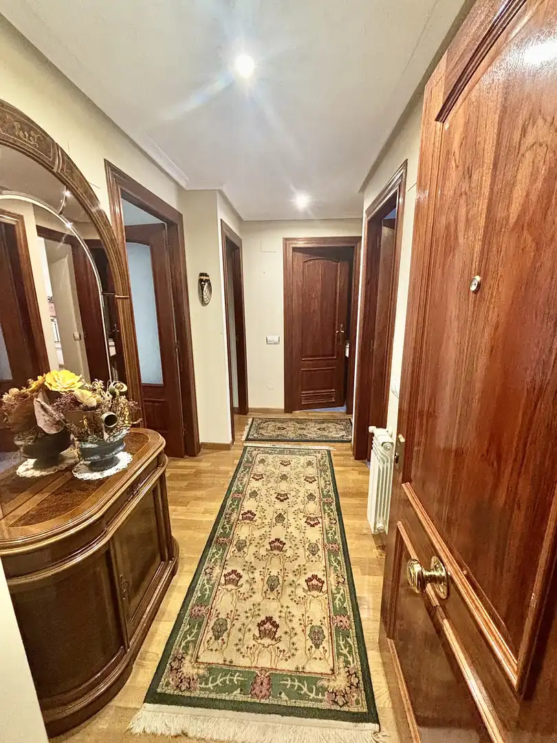 Piso en venta en Oviedo  con Calefacción, Jardín privado y Parquet