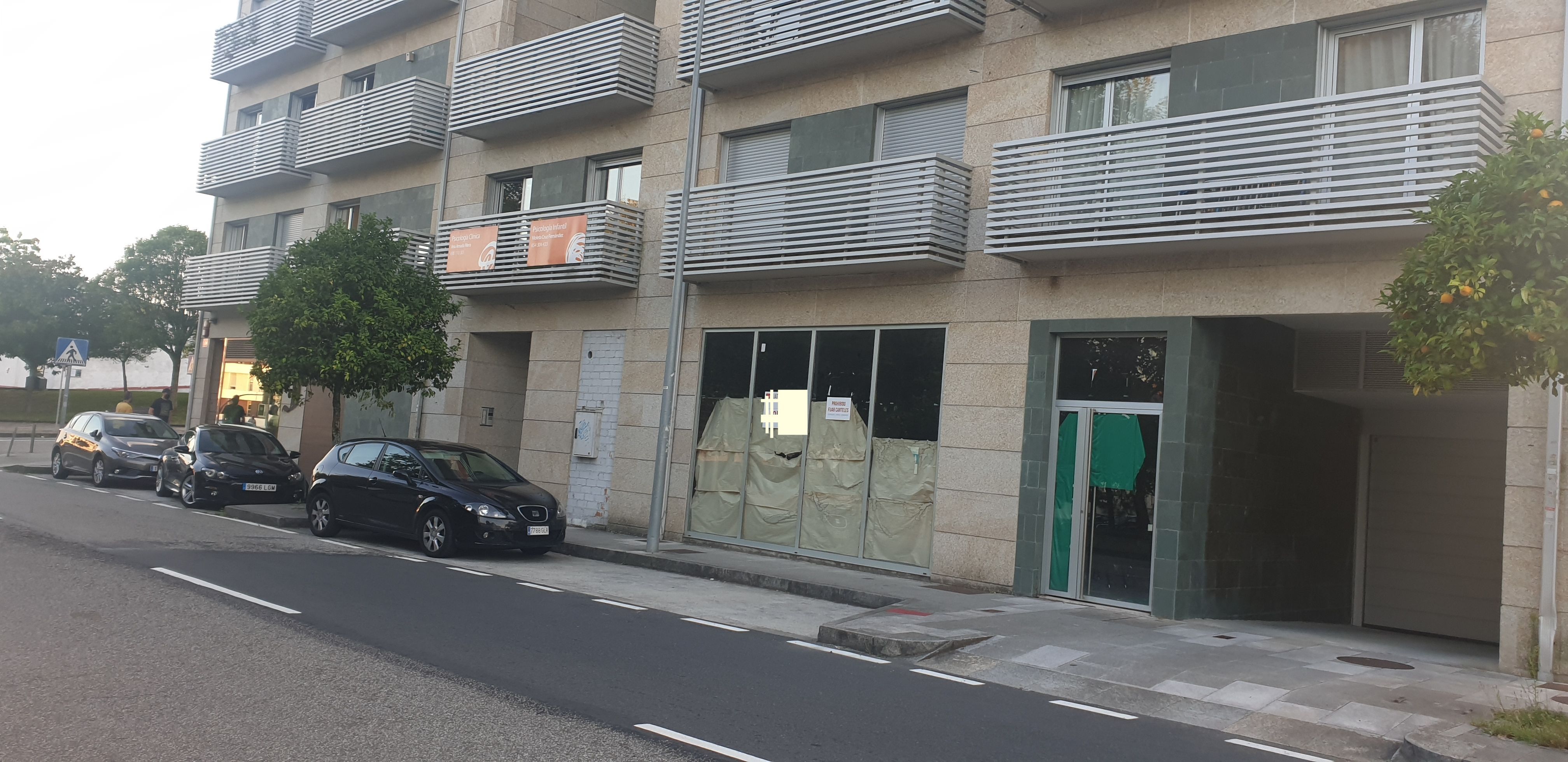 Vista exterior de Local en venta en Santiago de Compostela 