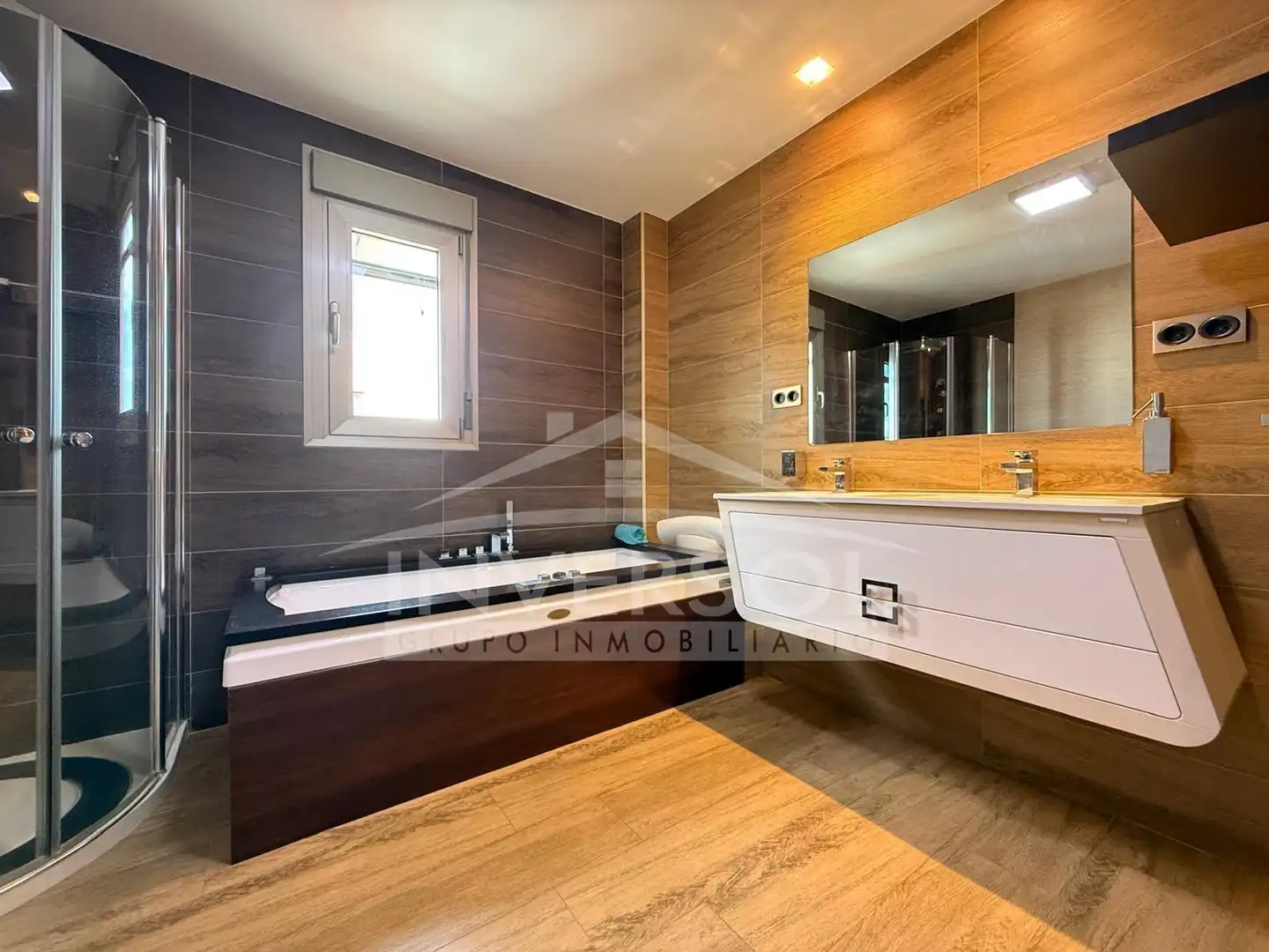 Bathroom of Flat for sale in Adra  with Air Conditioner, Heating and Furnished