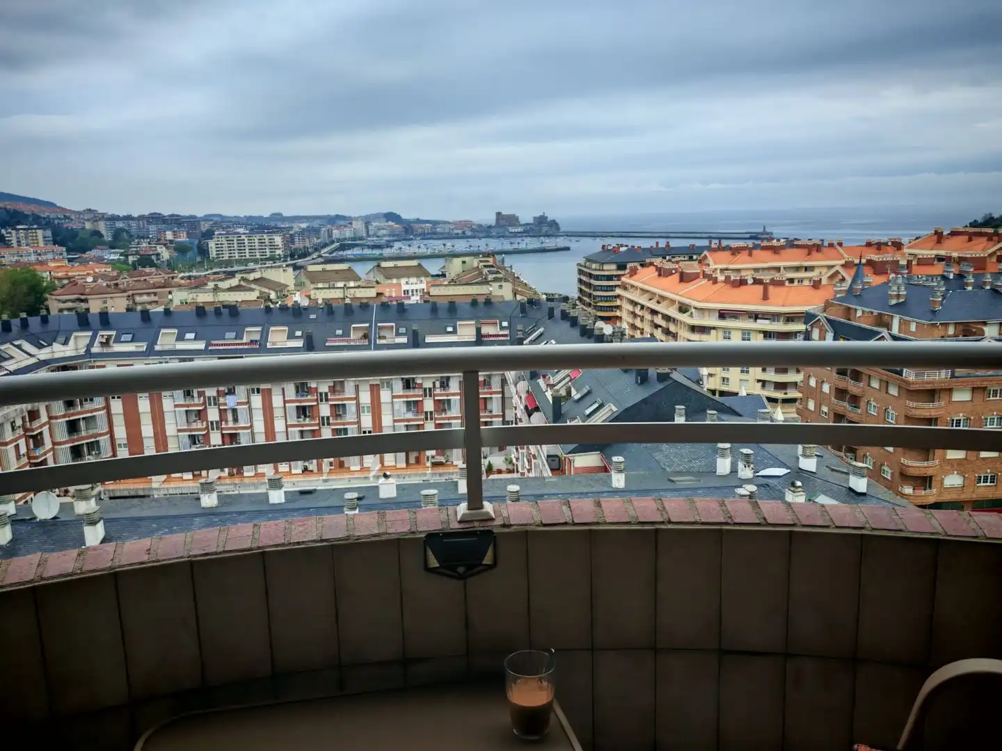 Terraza de Piso de alquiler en Castro-Urdiales con Terraza y Amueblado