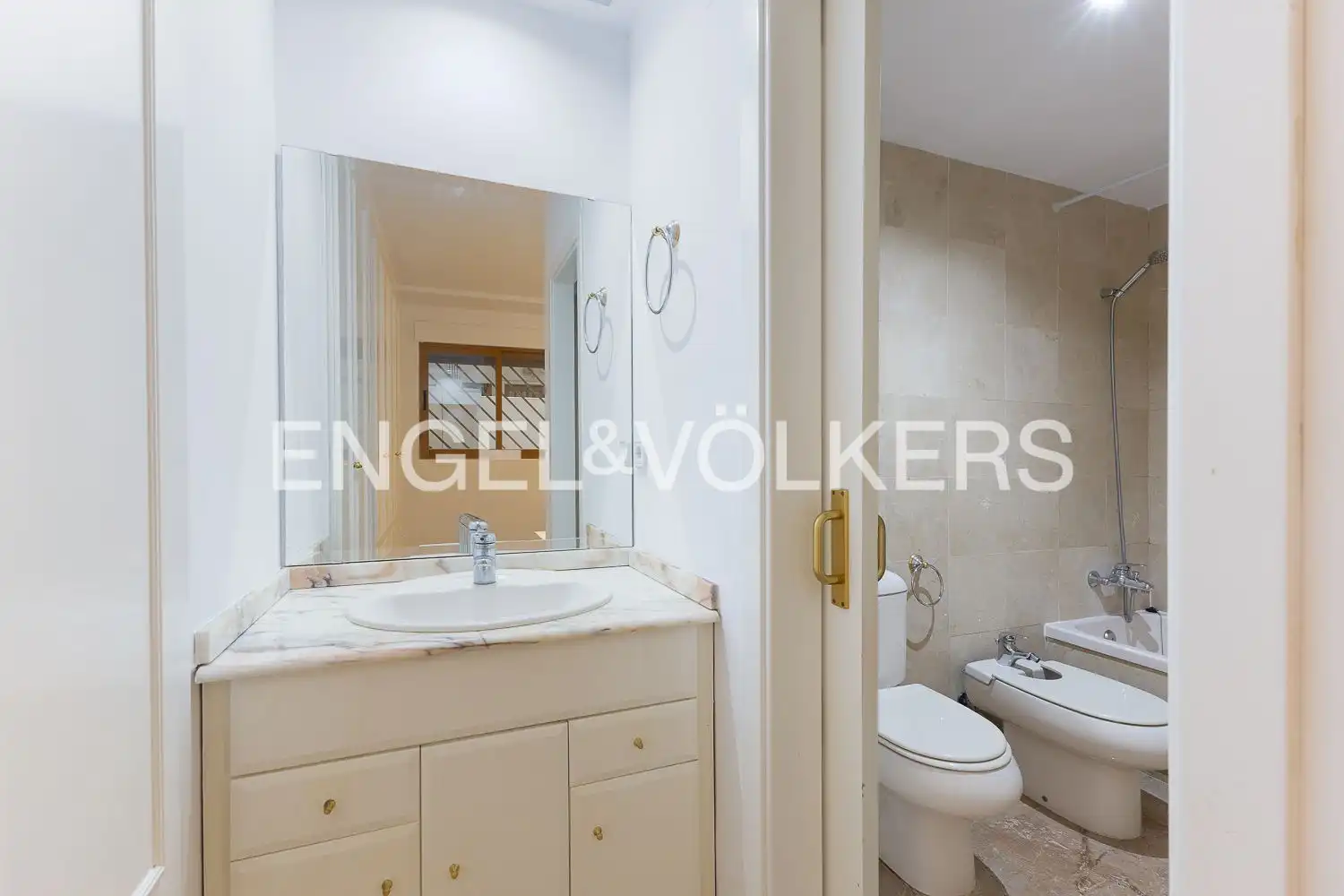 Bathroom of Flat for rent in Valencia  with Air Conditioner, Heating and Swimming Pool