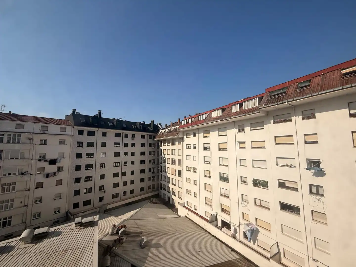 Vista exterior de Pis en venda en Oviedo  amb Calefacció